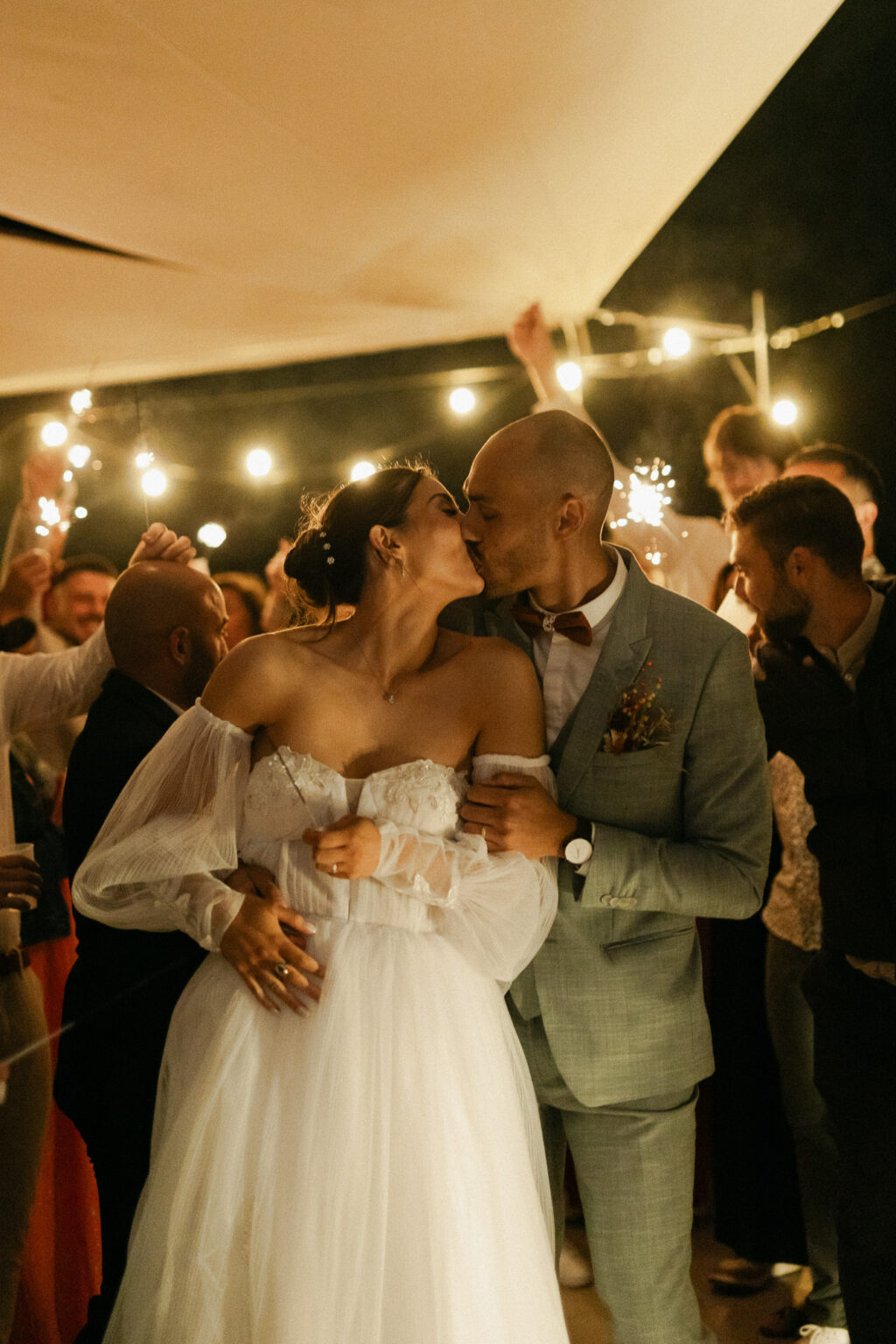 photo-mariage-soirée-guirlande-étincelle